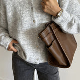 Cardigan lavorato a maglia con bottoni a conchiglia vintage grigio morbido