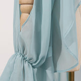 Camicetta ampia e solida con collo alto irregolare e dolce