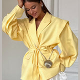 Blazer con scollo a V e spalline con cintura