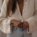 Elegante cardigan monopetto in maglia tinta unita