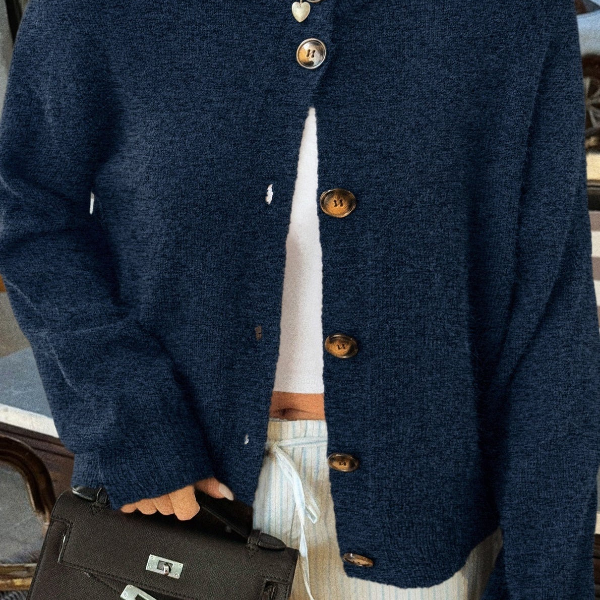 Cardigan minimalista a maniche lunghe con bottoni