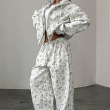 Completo due pezzi con felpa con cappuccio e zip corta a fiori e pantaloni a gamba larga con coulisse