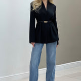 Blazer con scollo a V e dettaglio in vita