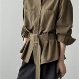 Camicetta vintage a maniche lunghe con cintura e cintura in vita