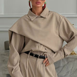 Completo due pezzi con sciarpa con risvolto e pantaloni a gamba larga vintage chic