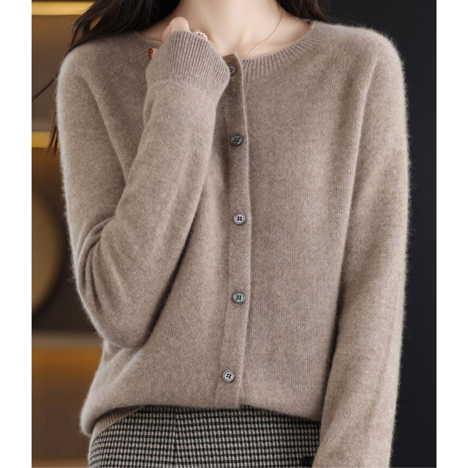 Cardigan in lana leggero ed elegante da donna