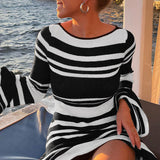 Mini abito a righe in maglia con schiena scoperta e maniche a campana annodate