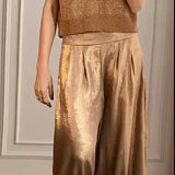 Completo due pezzi da donna: maglia ampia e pantaloni larghi in raso