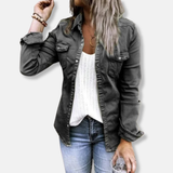 Giacca in denim da donna – Taglio aderente – Abbottonatura frontale – Tasche sul petto – Stile casual strutturato