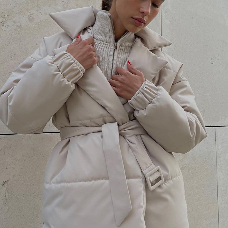 Cappotto invernale slim fit con revers e cintura