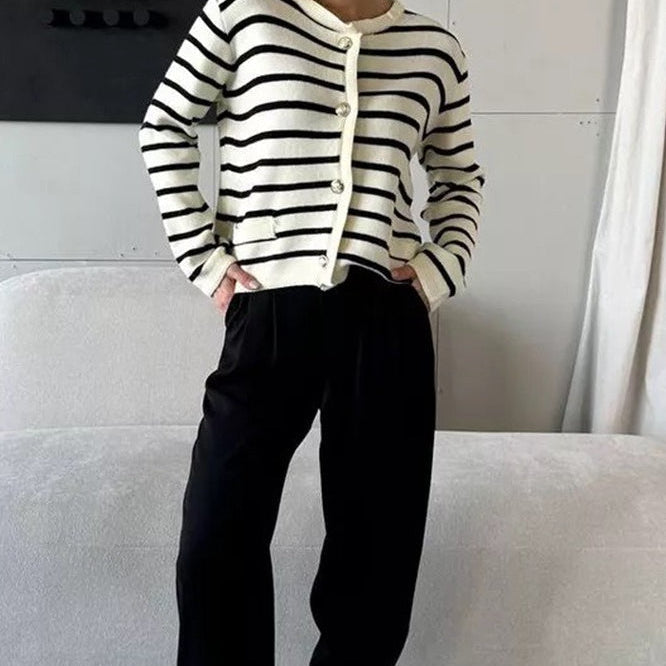 Cardigan corto in maglia a righe