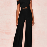 Completo due pezzi da donna: top corto con spalle scoperte e pantaloni svasati a vita alta