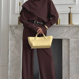 Completo due pezzi con sciarpa con risvolto e pantaloni a gamba larga vintage chic