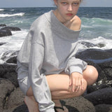 Felpa a maniche lunghe con spalle scoperte e borchie