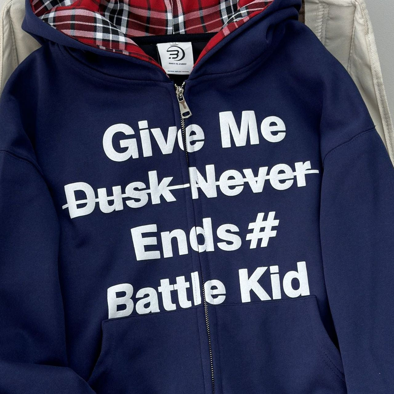 Cardigan scozzese a strati con cappuccio largo