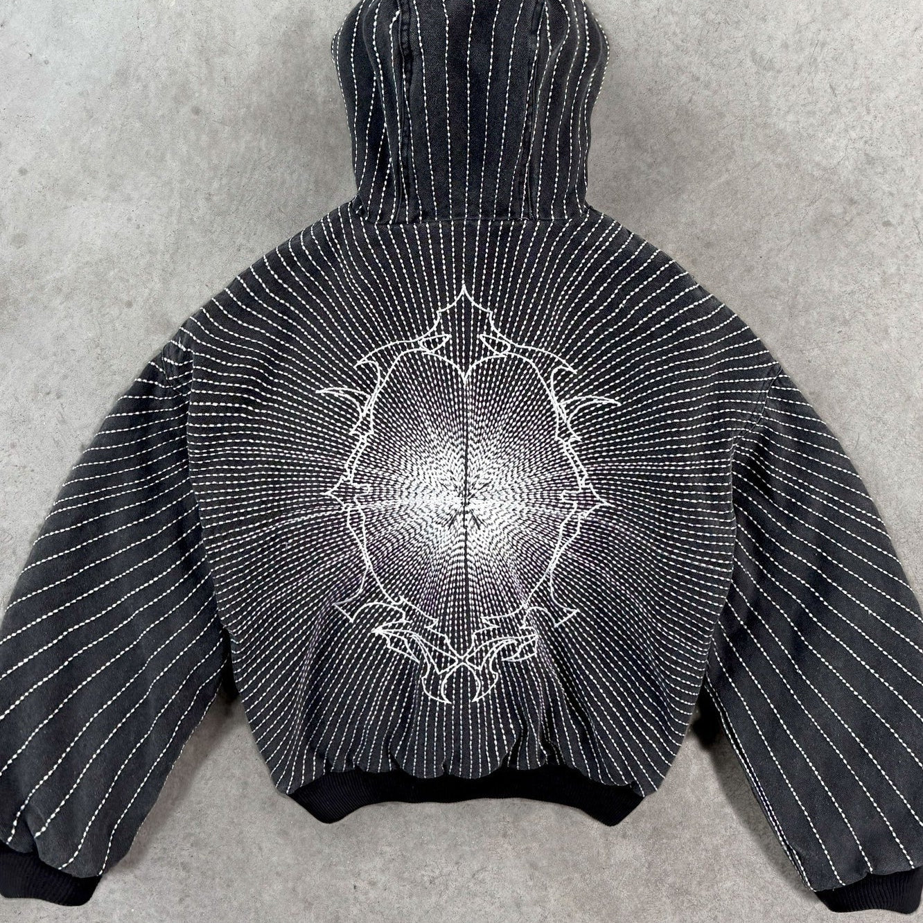 Felpa con cappuccio oversize alla moda