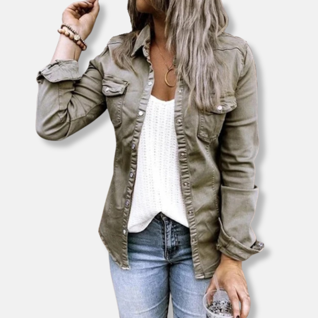 Giacca in denim da donna – Taglio aderente – Abbottonatura frontale – Tasche sul petto – Stile casual strutturato