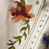 Giacca in pelle da donna – Taglio aderente – Ricamo floreale – Stile biker con borchie