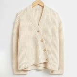 Schicke bequeme asymmetrische Strickjacke für Damen