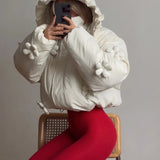 Cappotto imbottito corto con cappuccio arricciato floreale 3D