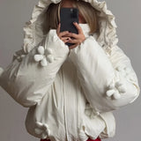 Cappotto imbottito corto con cappuccio arricciato floreale 3D