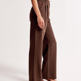 Pantaloni Lara: eleganti e comodi per uno stile disinvolto