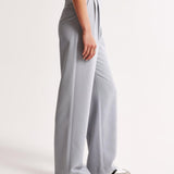 Pantaloni Lara: eleganti e comodi per uno stile disinvolto