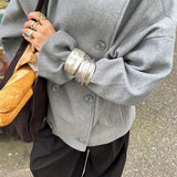 Cappotto elegante in lana tinta unita con bottoni e collo alto