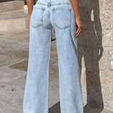 Jeans larghi e sfilacciati a vita alta