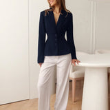 Blazer aderente con scollo a V, spalle imbottite e maniche lunghe
