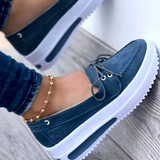 Scarpe da donna - Mocassini slip-on - Suola con plateau - Dettaglio allacciatura casual