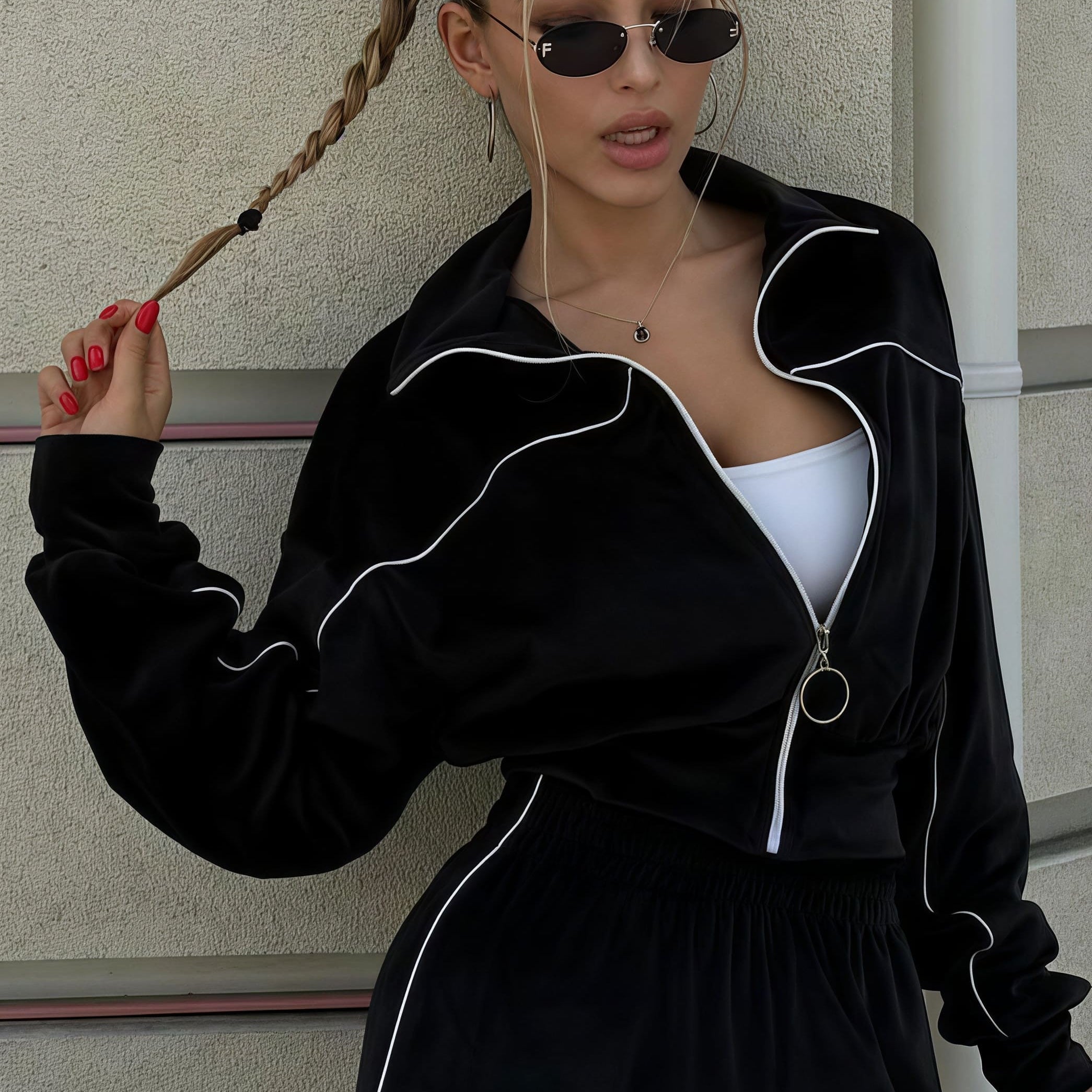 Completo sportivo in due pezzi con colletto in velluto e cerniera a maniche lunghe