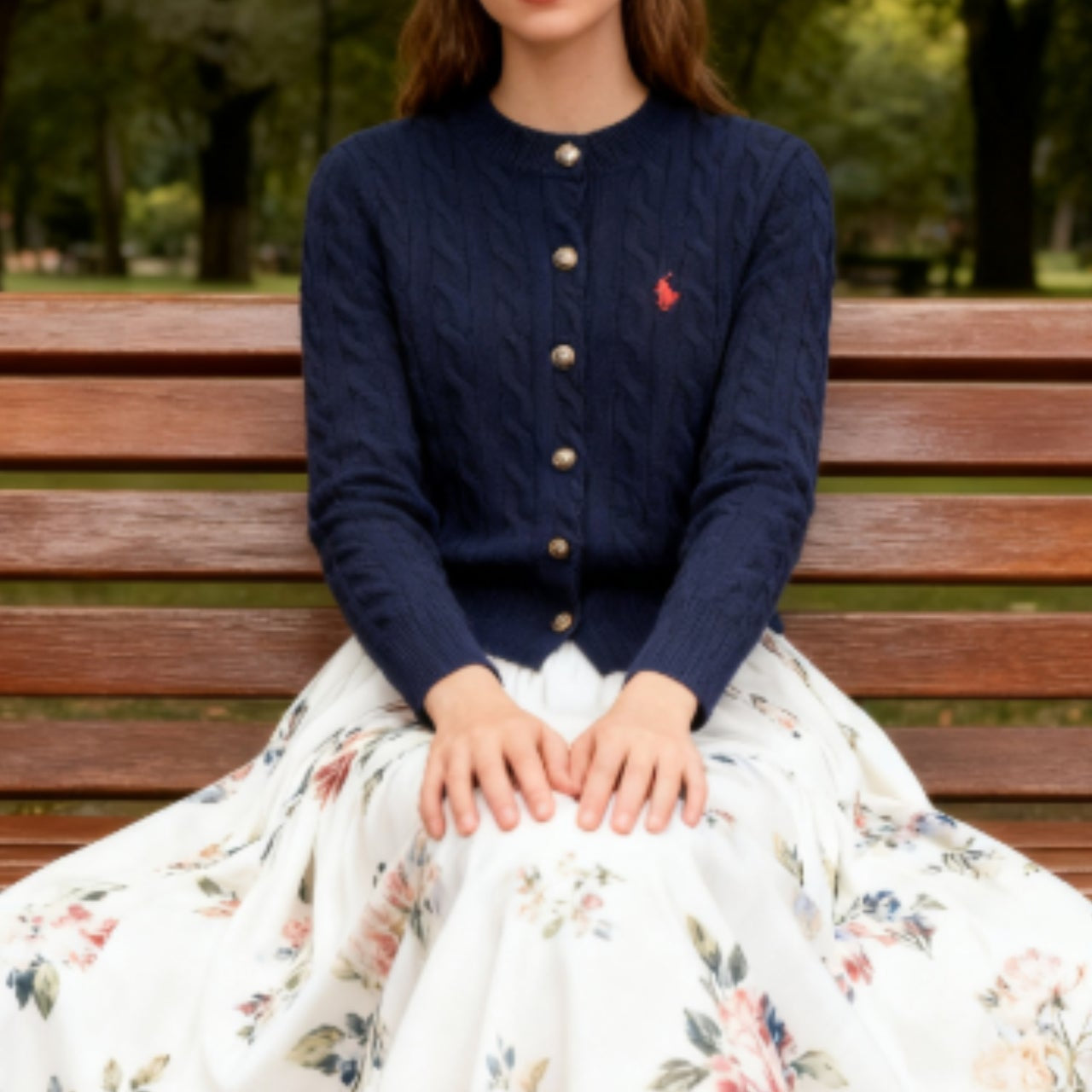 Cardigan in lana con motivo a trecce ricamato