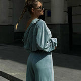 Completo sportivo in due pezzi con colletto in velluto e cerniera a maniche lunghe