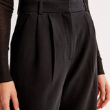 Pantaloni Lara: eleganti e comodi per uno stile disinvolto