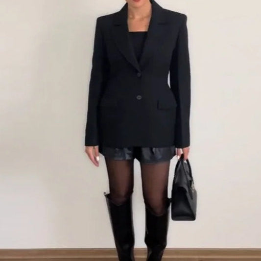 Blazer slim fit con spalle imbottite