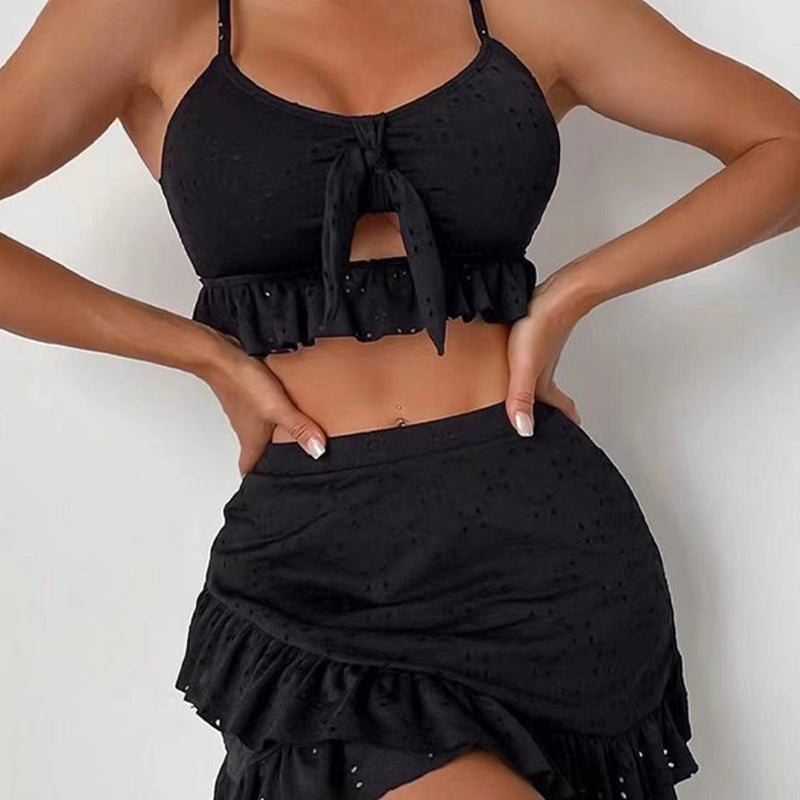 Bikini da donna – Set due pezzi – Lacci anteriori – Ricami a occhielli – Gonna con volant