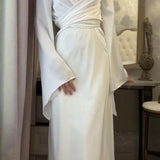 Completo due pezzi con camicetta in raso vintage e gonna aderente