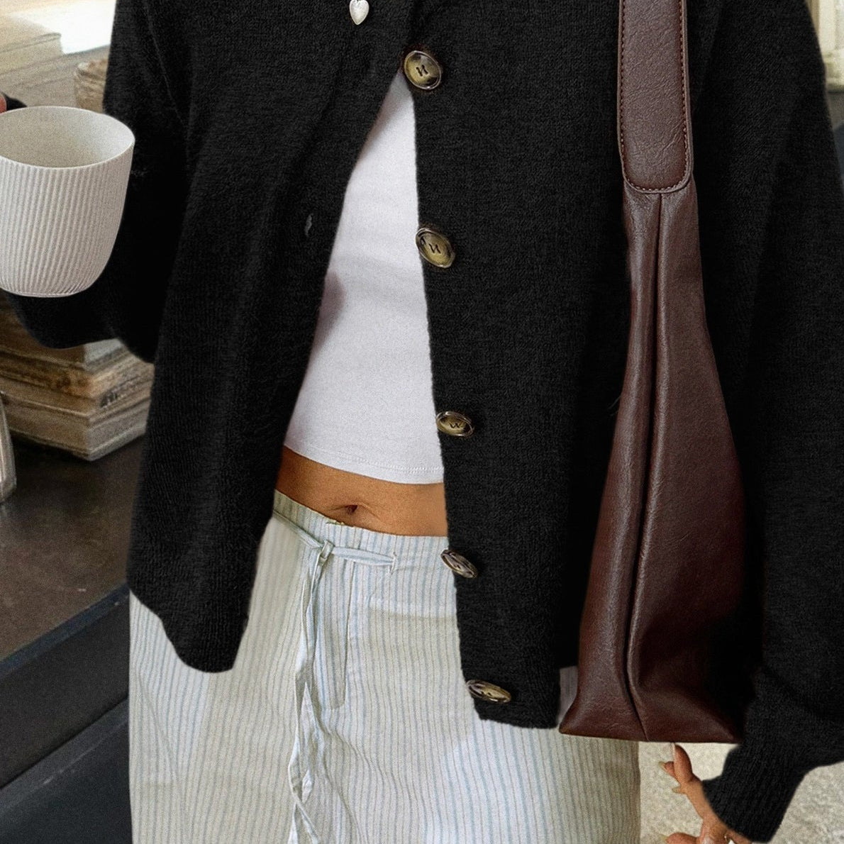 Cardigan minimalista a maniche lunghe con bottoni