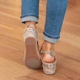 Sandali con zeppa da donna - Punta aperta - Cinturino posteriore - Eleganti dettagli con rivetti