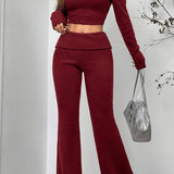 Completo due pezzi sexy con top corto e pantaloni aderenti con spalle scoperte