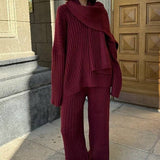 Maglione a coste con scollo a V e pantaloni dal taglio rilassato, set da due pezzi