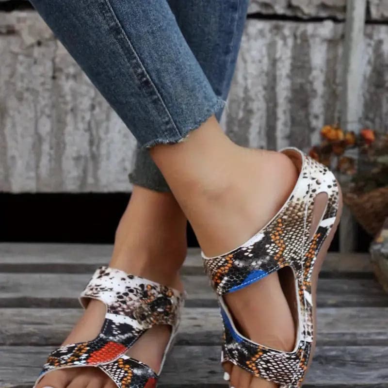 Sandali con zeppa da donna - Pelle traforata - Comfort ammortizzato - Design a fiori aperti