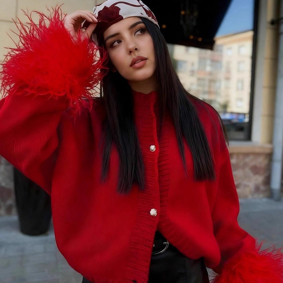 Cardigan con bottoni in metallo e polsini pelosi