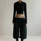 Felpa con cappuccio ricamata e corta con cerniera