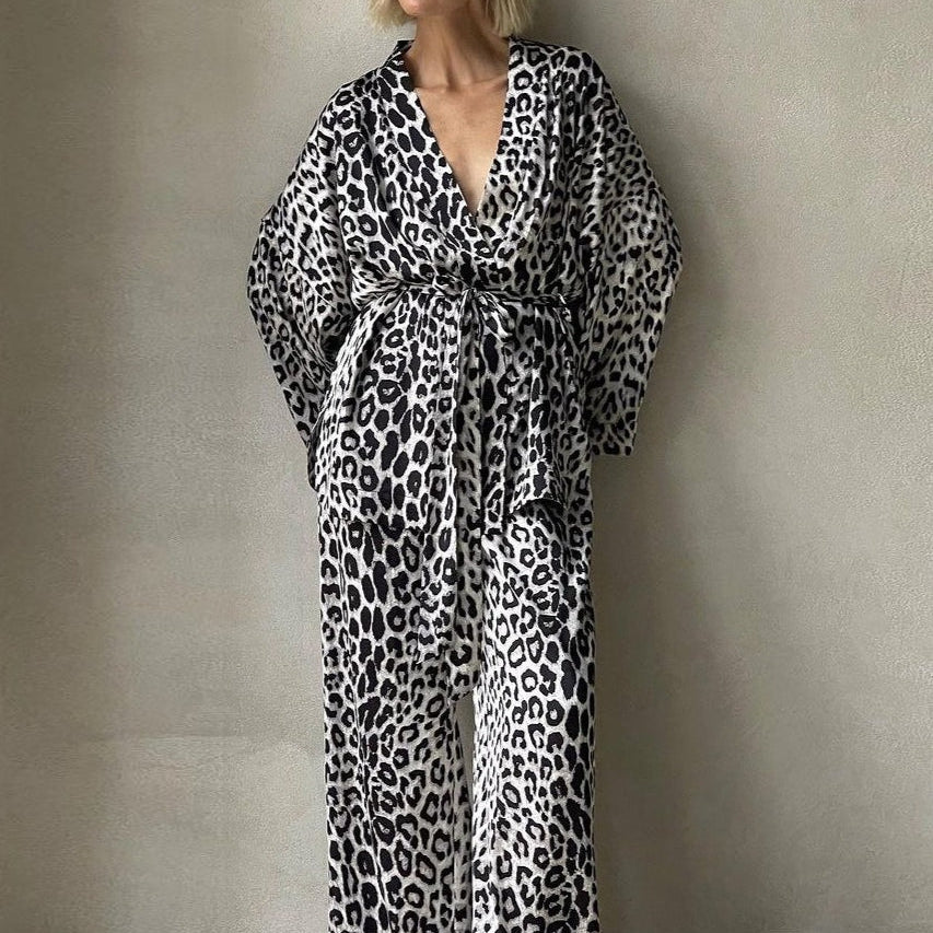 Completo due pezzi con camicia a maniche lunghe stampata chic e pantaloni a gamba larga con cintura