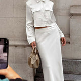 Completo da ufficio in due pezzi con gonna a terra con revers sottili bianchi