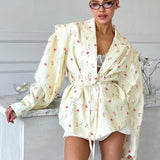 Blazer con stampa a maniche lunghe e cintura annodata