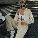 Completo sportivo in due pezzi con colletto in velluto e cerniera a maniche lunghe