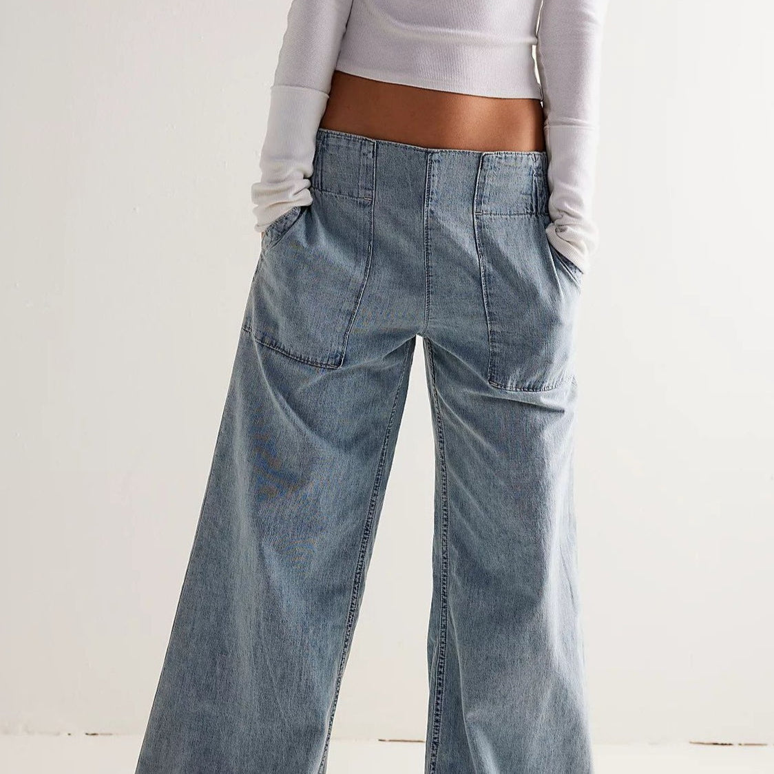 Jeans larghi e arricciati con vita media ed elastico in vita